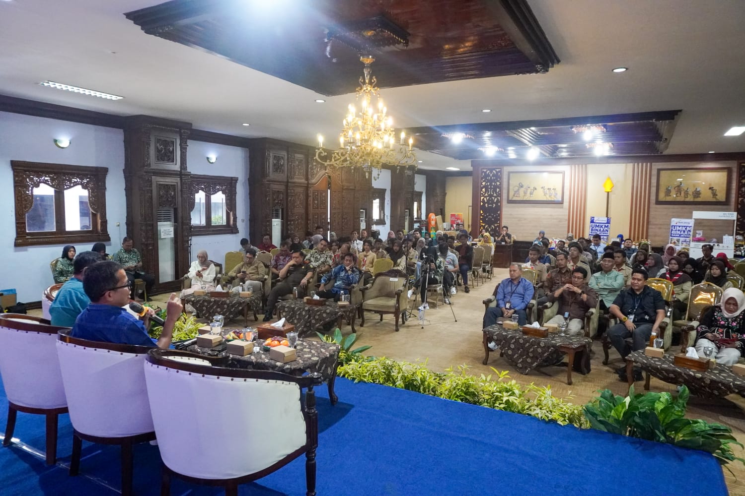 Pemaparan materi Ngobrol Ringan 'Hukum dan Ekonomi di Mata Anak Muda' oleh Ketua Komisi Kejaksaan RI, Pujiyono Suwadi di Aula Bupati Batang, Jumat (13/2/2026).